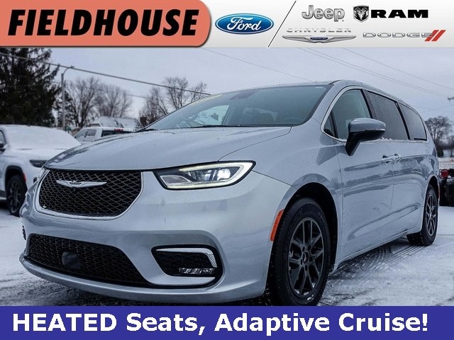 2023 Chrysler Pacifica Touring L's photo