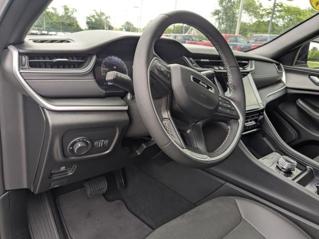 Used 2025 Jeep Grand Cherokee Altitude X SUV