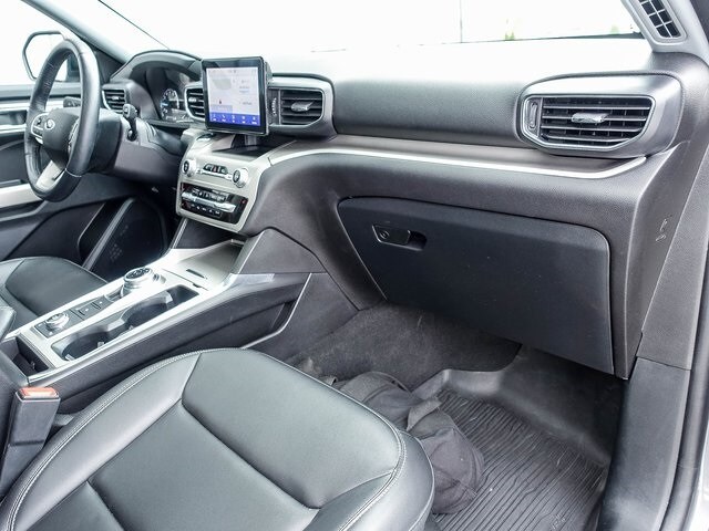 2023 Ford Explorer XLT photo 2