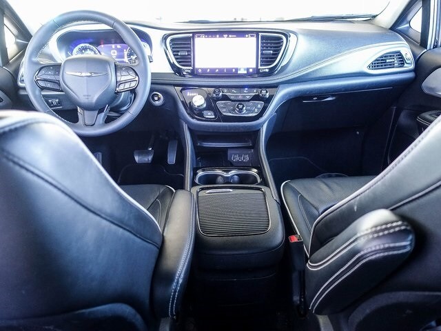 2025 Chrysler Pacifica Limited photo 2