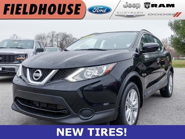 2017 Nissan Rogue Sport SV's photo