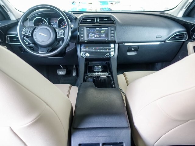 2018 Jaguar F-PACE Premium photo 3