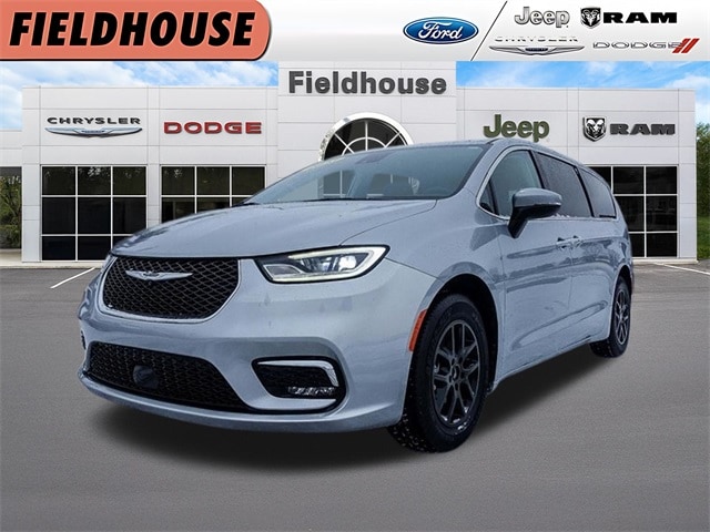 2023 Chrysler Pacifica Touring L's photo