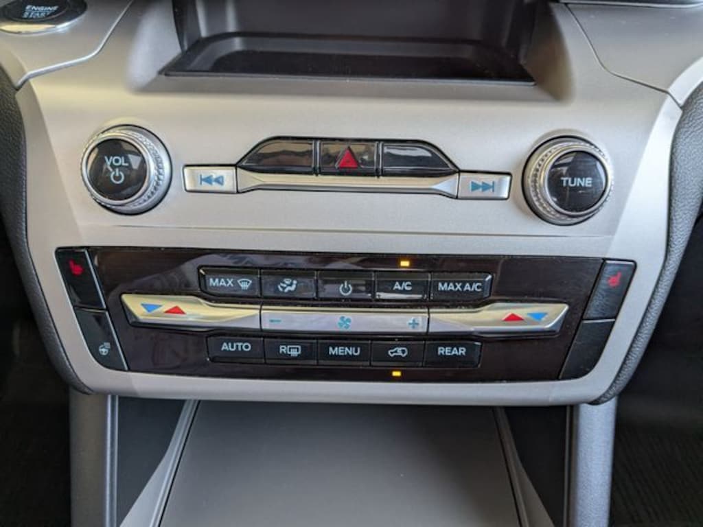 Used 2023 Ford Explorer XLT SUV