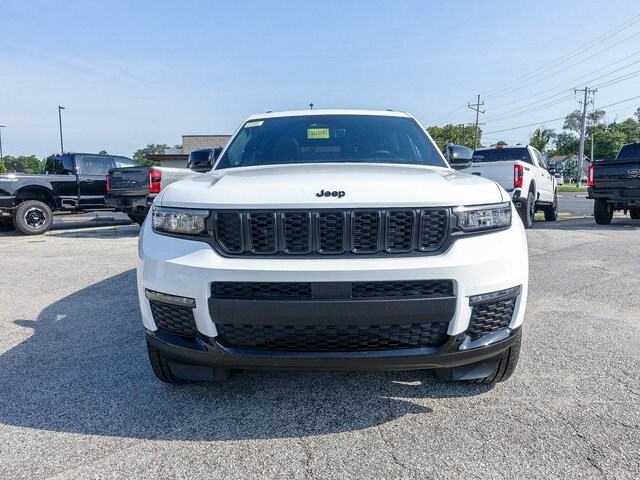 2025 Jeep Grand Cherokee Limited photo 3