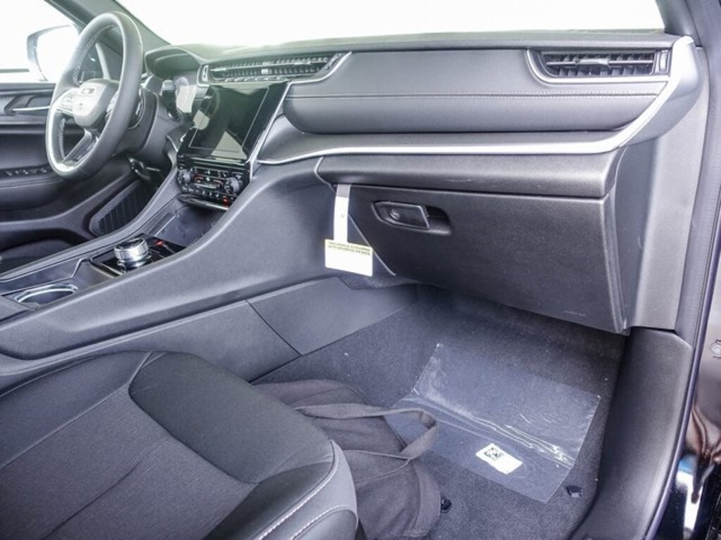 New 2025 Jeep Grand Cherokee LAREDO X 4X4 Sport Utility