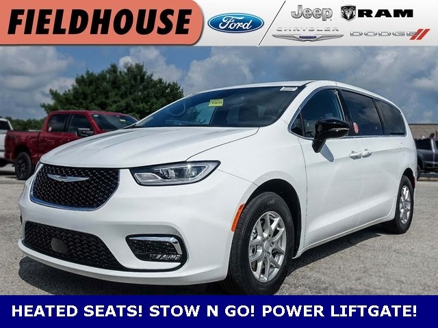 2026 Chrysler Pacifica Select's photo