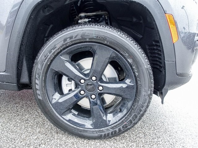 2025 Jeep Grand Cherokee Altitude photo 3