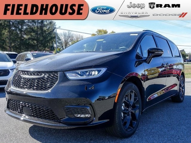 2026 Chrysler Pacifica Select's photo