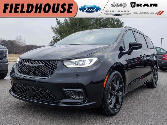 2023 Chrysler Pacifica Limited's photo