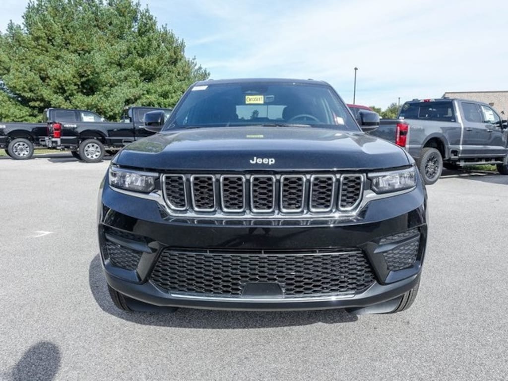 New 2025 Jeep Grand Cherokee LAREDO X 4X4 Sport Utility