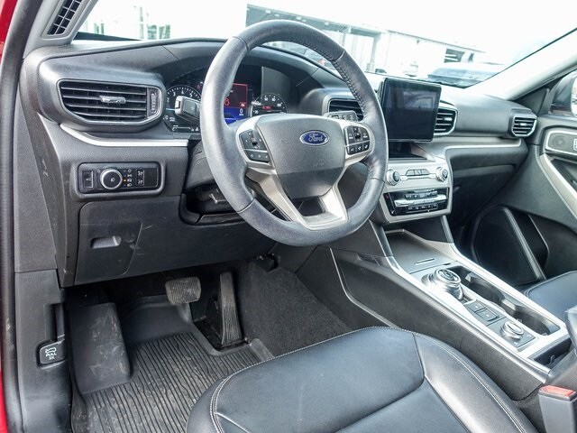 2023 Ford Explorer XLT photo 2