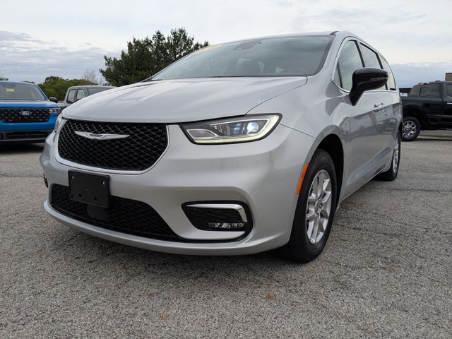 2024 Chrysler Pacifica's photo