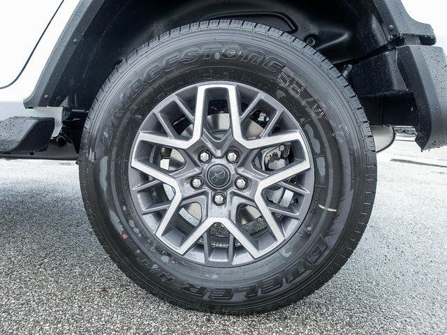 2025 Jeep Wrangler 4-Door Sahara - Photo 13