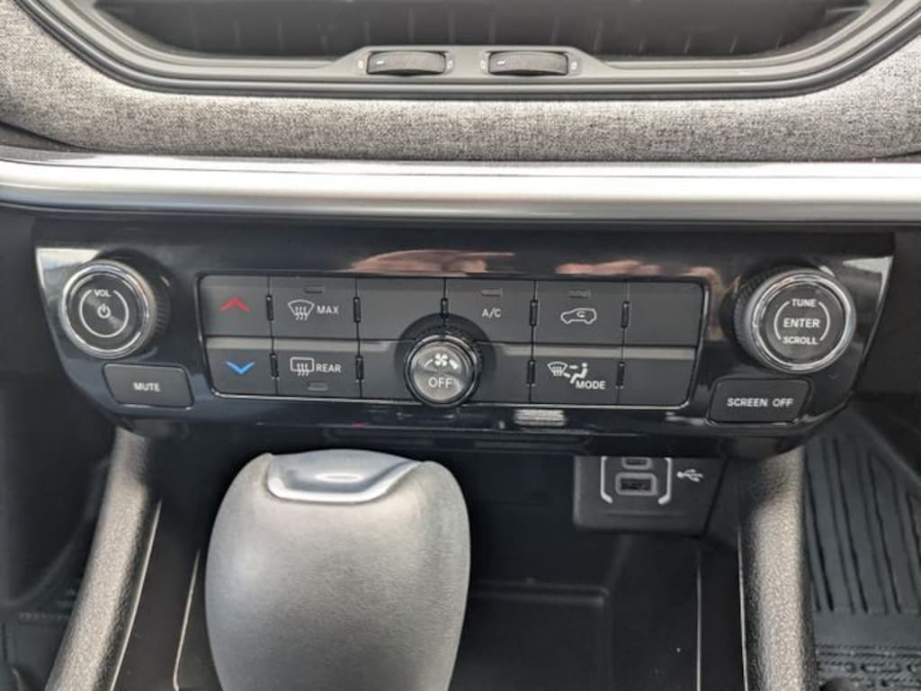 Used 2024 Jeep Compass Latitude Lux SUV