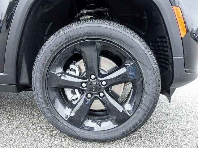 2025 Jeep Grand Cherokee Laredo Altitude photo 4