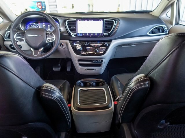 2023 Chrysler Pacifica Touring L photo 4