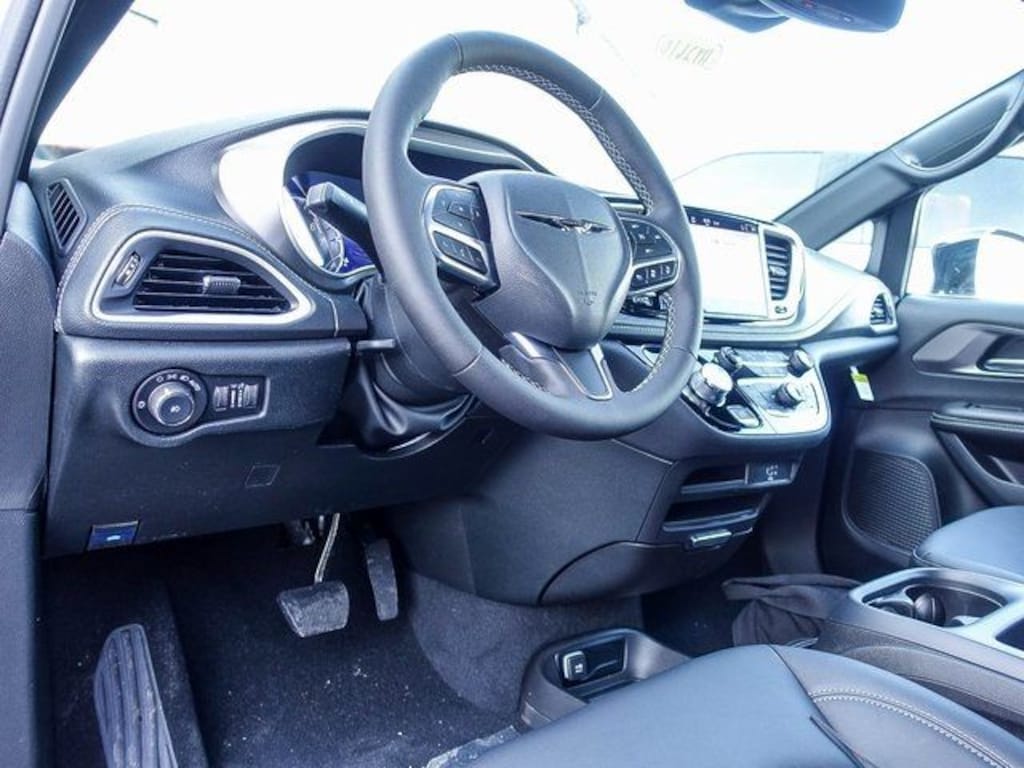 New 2026 Chrysler Pacifica SELECT Passenger Van