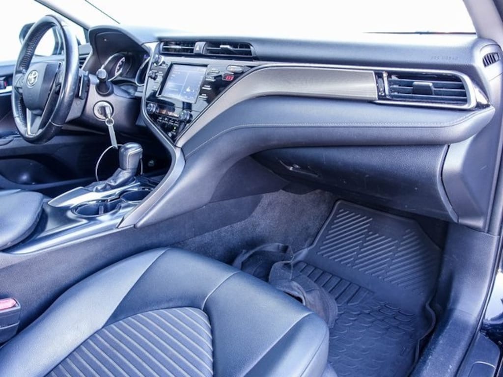 Used 2019 Toyota Camry SE Sedan