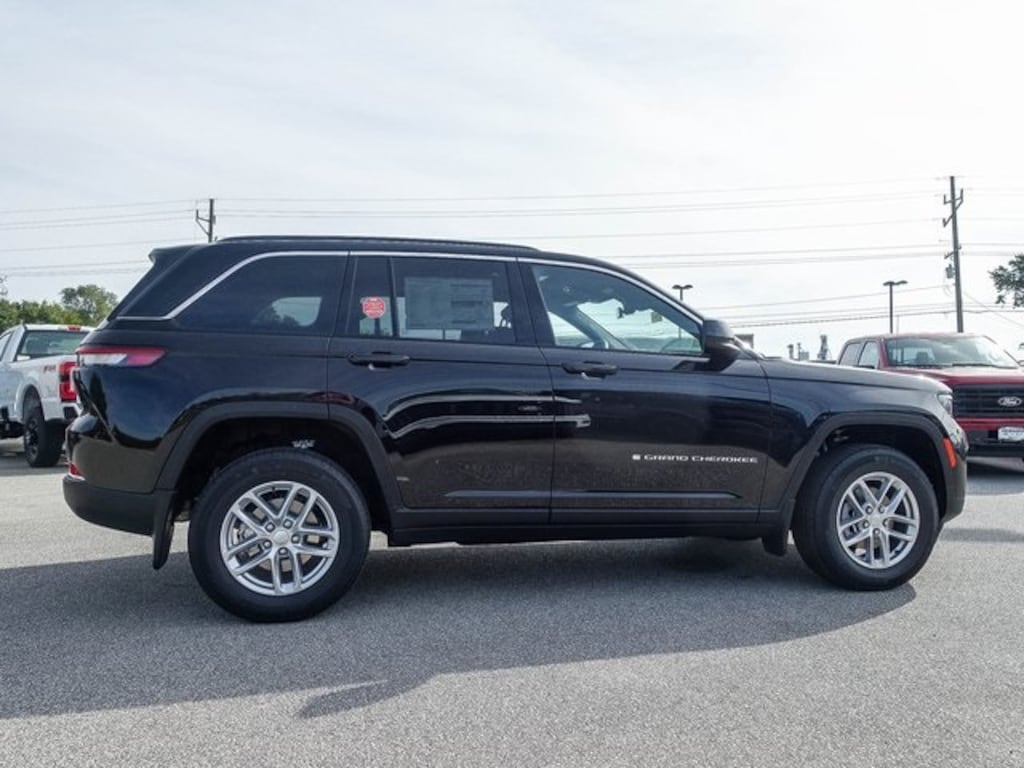 New 2025 Jeep Grand Cherokee LAREDO X 4X4 Sport Utility