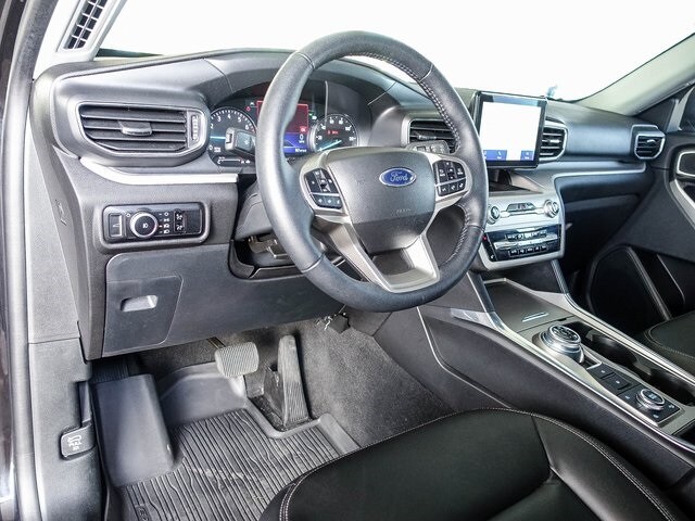 2023 Ford Explorer XLT photo 2