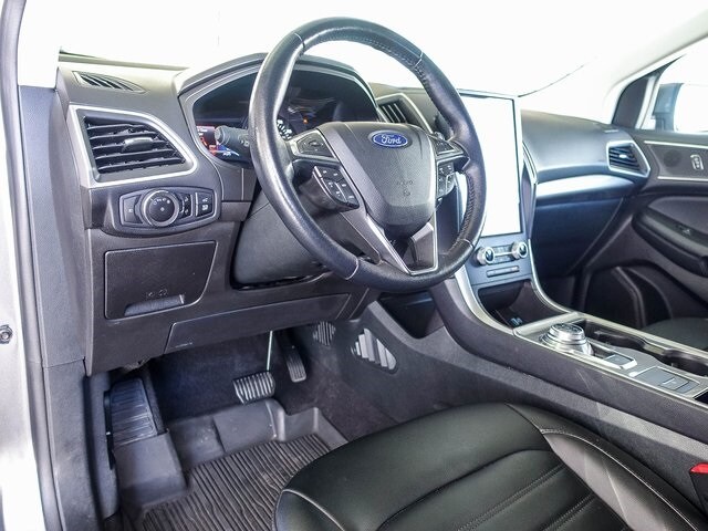 2023 Ford Edge SEL photo 2