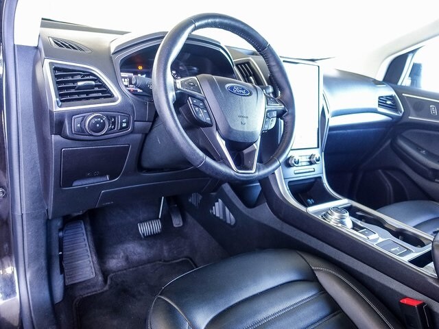 2023 Ford Edge SEL photo 2