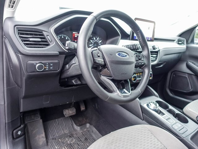 2022 Ford Escape SE photo 2
