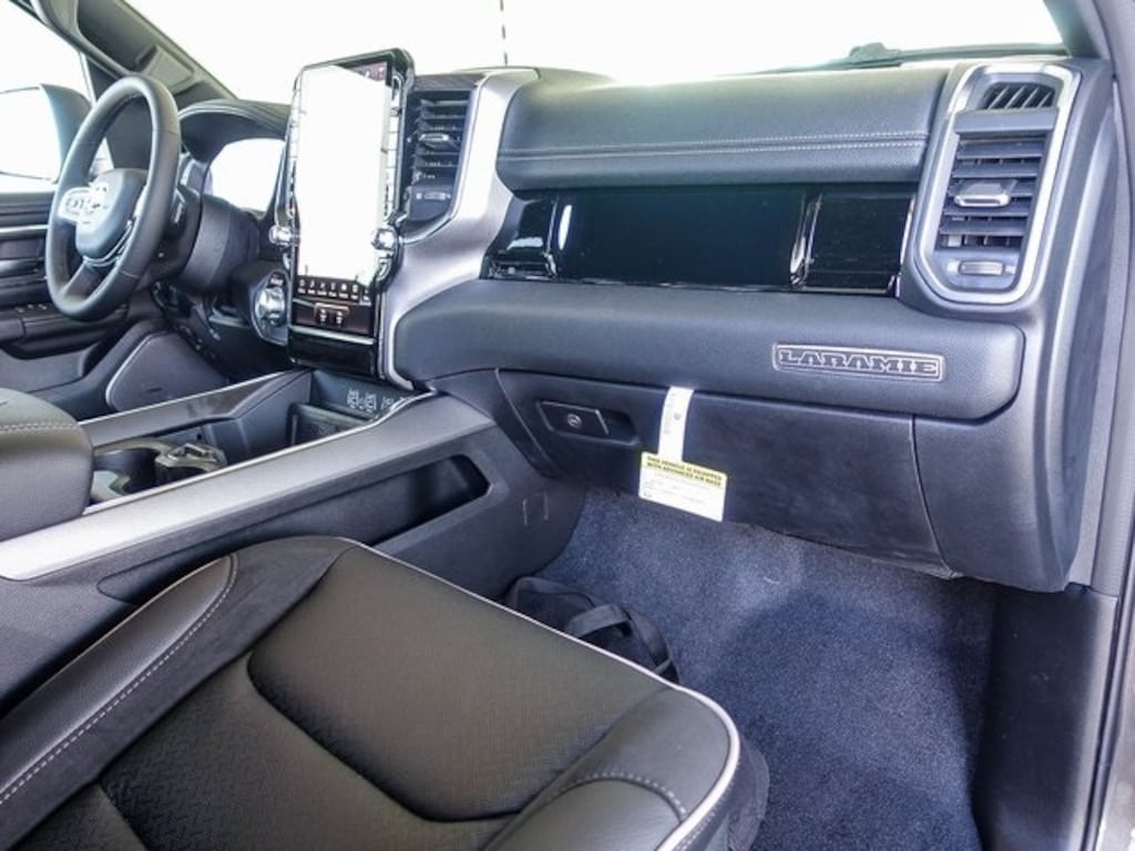 New 2026 Ram 1500 LARAMIE CREW CAB 4X4 5'7 BOX Pickup