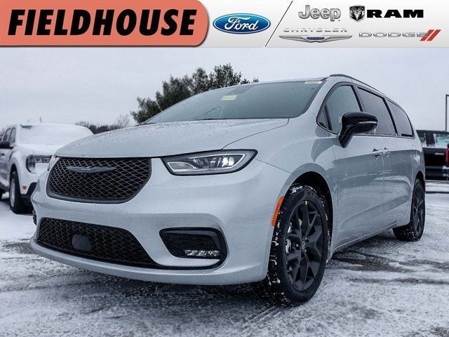 2026 Chrysler Pacifica Select's photo