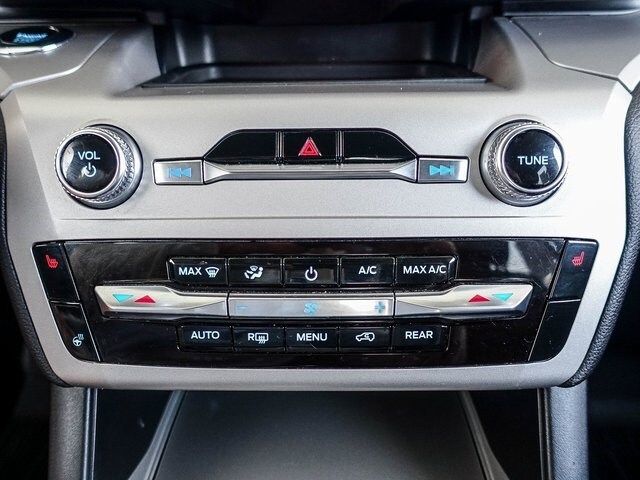 2023 Ford Explorer XLT photo 3
