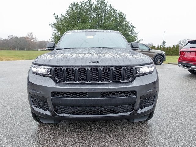 2025 Jeep Grand Cherokee Altitude photo 2
