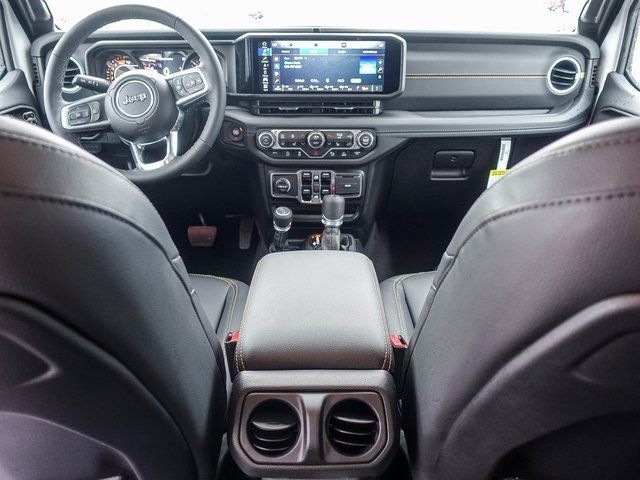 2025 Jeep Wrangler 4-Door Sahara - Photo 21