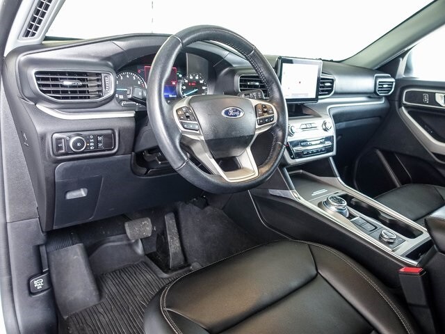2023 Ford Explorer XLT photo 2