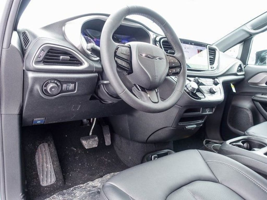 New 2026 Chrysler Pacifica SELECT Passenger Van