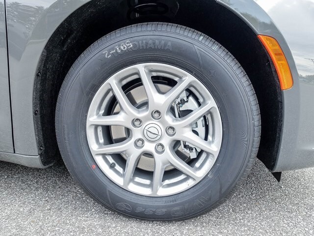 2025 Chrysler Pacifica photo 4