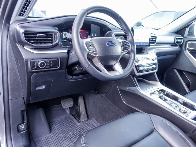 2023 Ford Explorer XLT photo 2