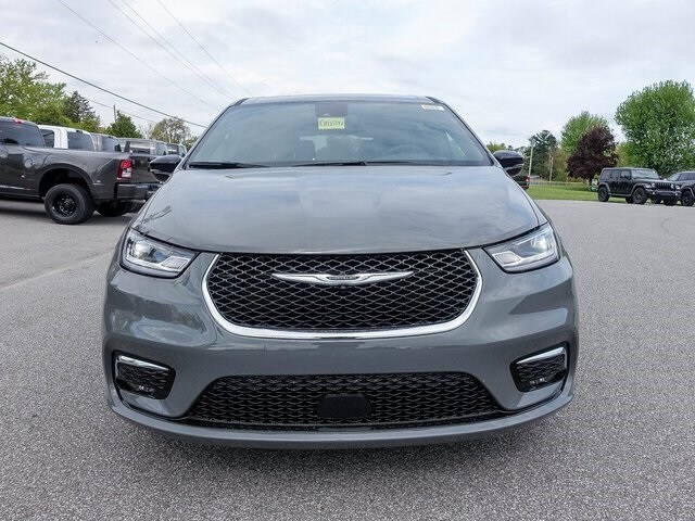 2025 Chrysler Pacifica photo 2