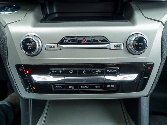 2023 Ford Explorer XLT photo 3