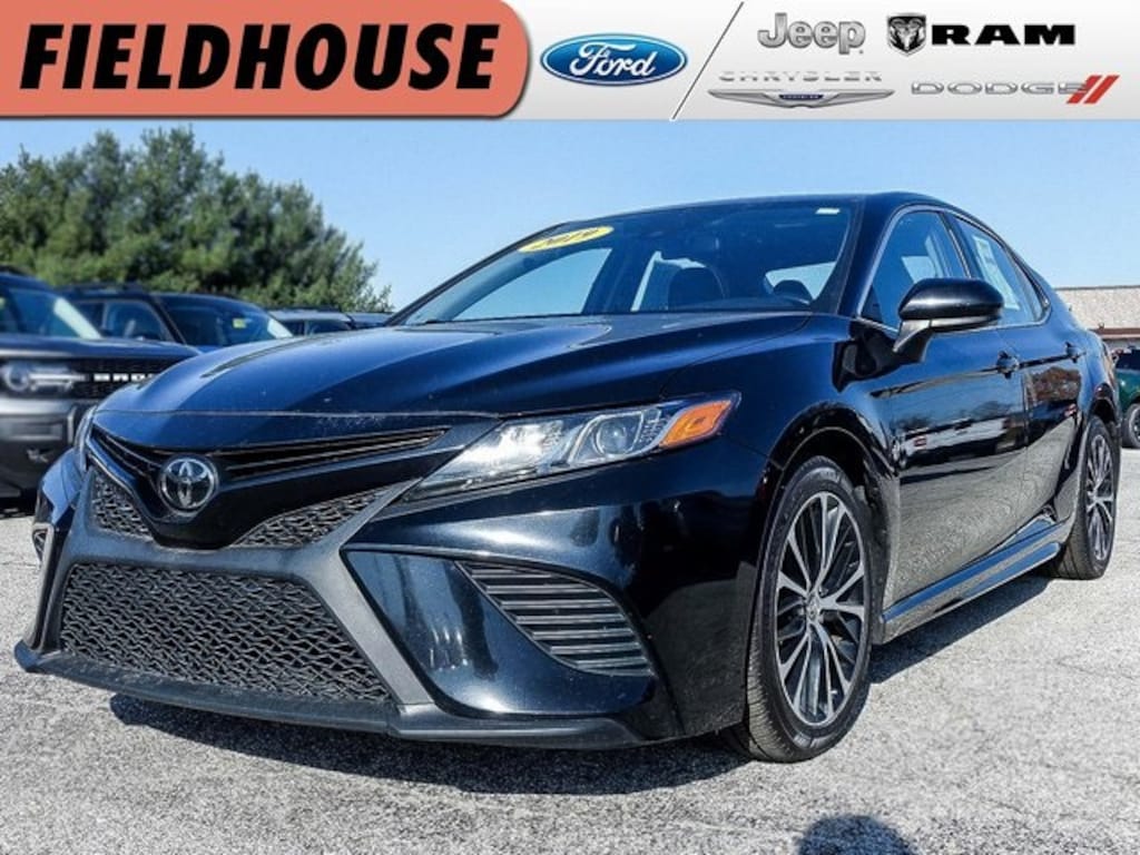 Used 2019 Toyota Camry SE Sedan