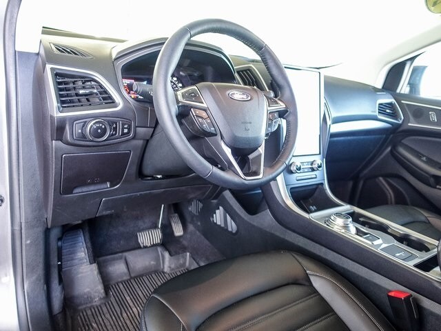2023 Ford Edge SEL photo 2