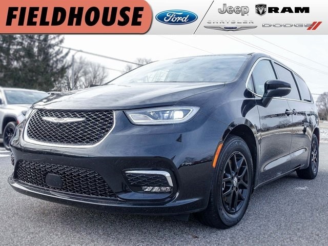 2023 Chrysler Pacifica Touring L's photo