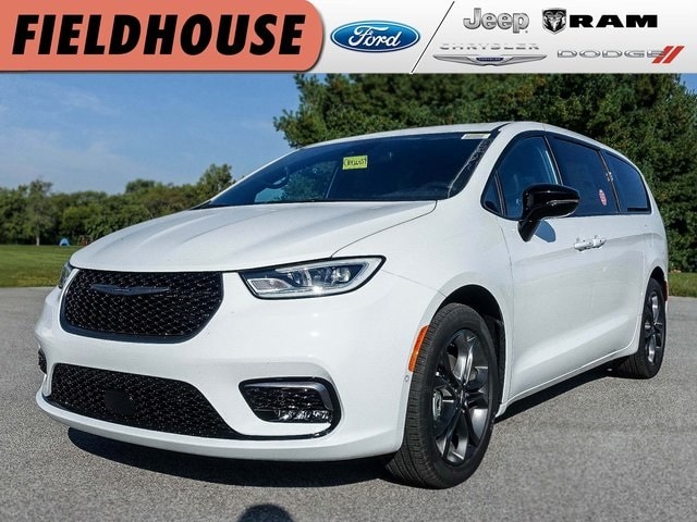 2026 Chrysler Pacifica Select's photo