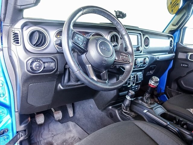 2021 Jeep Gladiator Willys photo 2