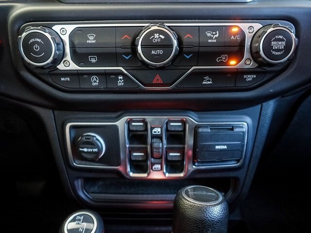 2020 Jeep Gladiator Sport photo 3