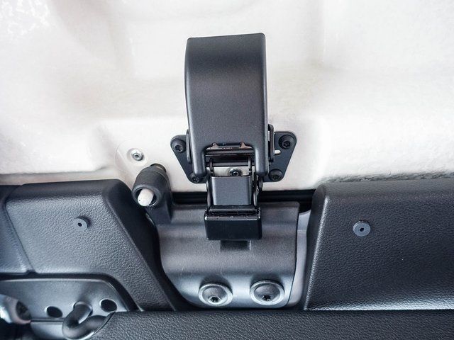 2025 Jeep Wrangler 4-Door Sahara - Photo 32