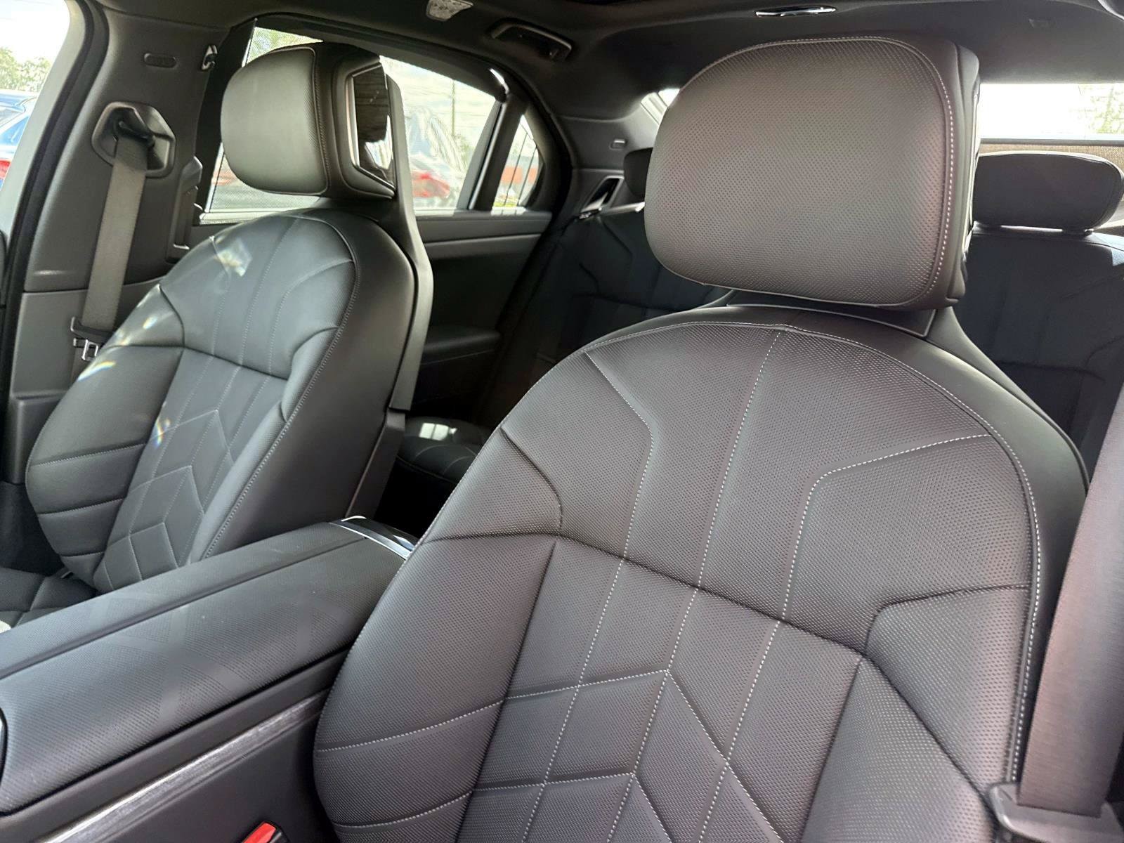 2025 BMW 7 Series 760i - Photo 19