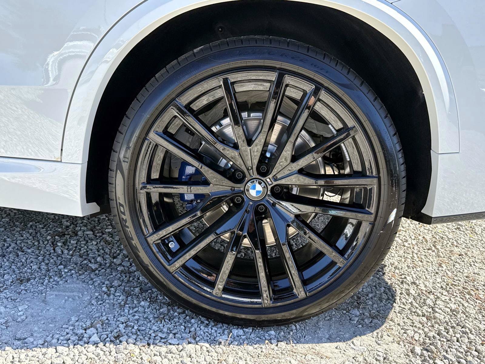 2026 BMW X5 M60i - Photo 10