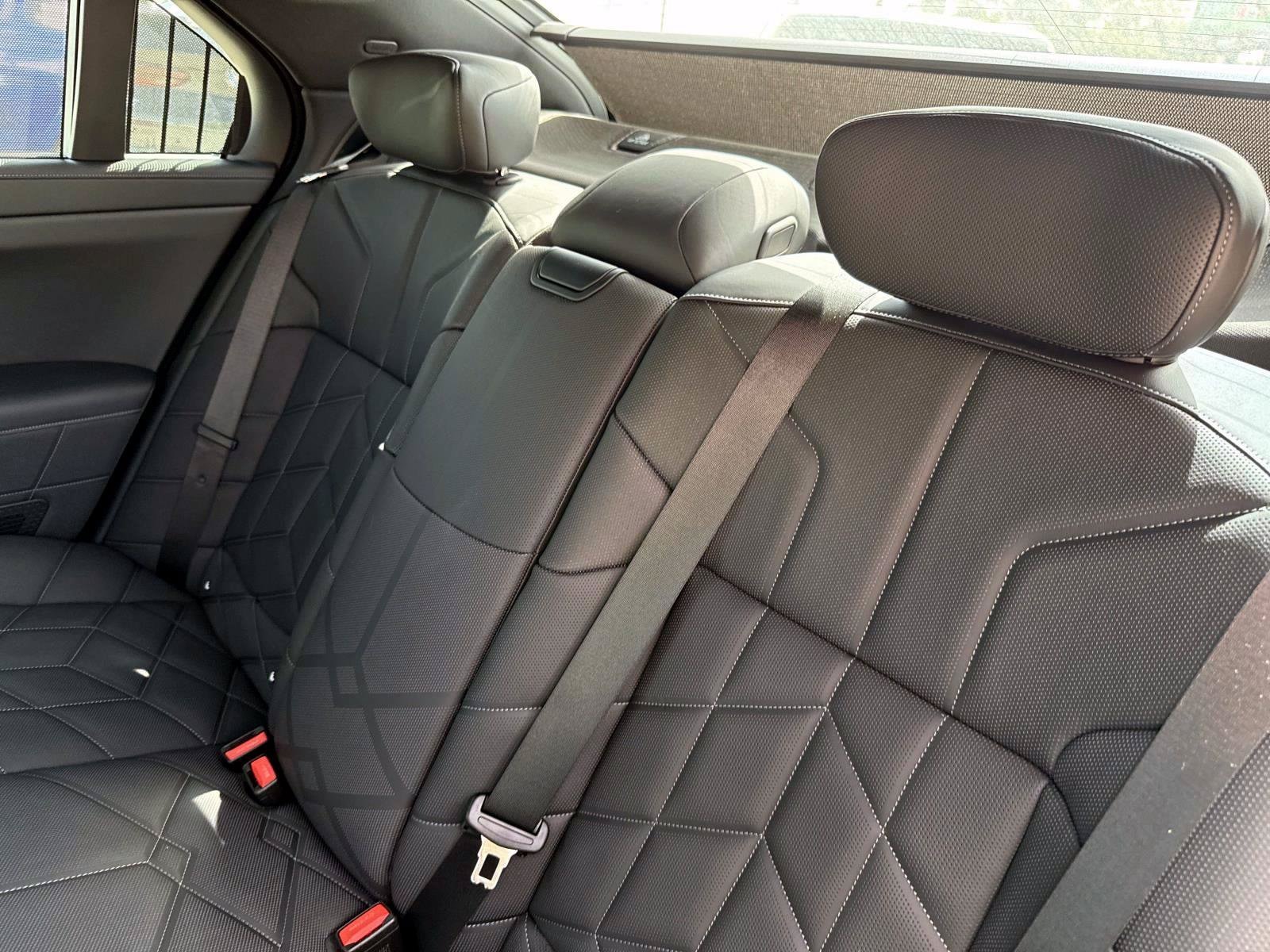 2025 BMW 7 Series 760i - Photo 13