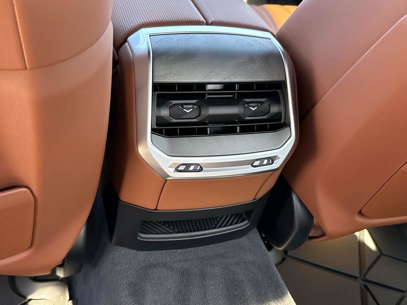 2025 BMW 7 Series 760i - Photo 15